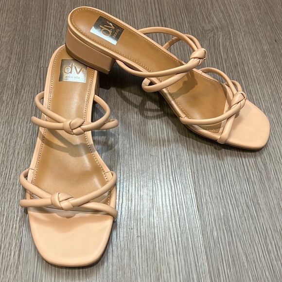 Dolce Vita nude knotted flat slide sandals - Picture 2 of 7